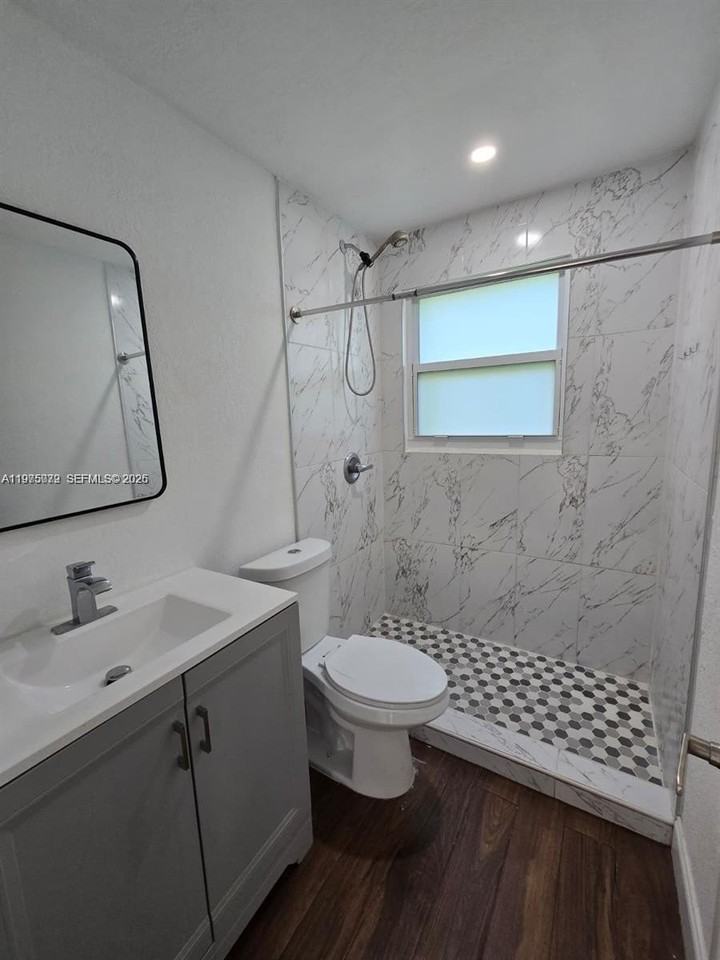 719 21st St - Photo 5 of 9