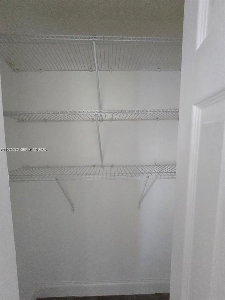 719 21st St - Photo 6 of 9