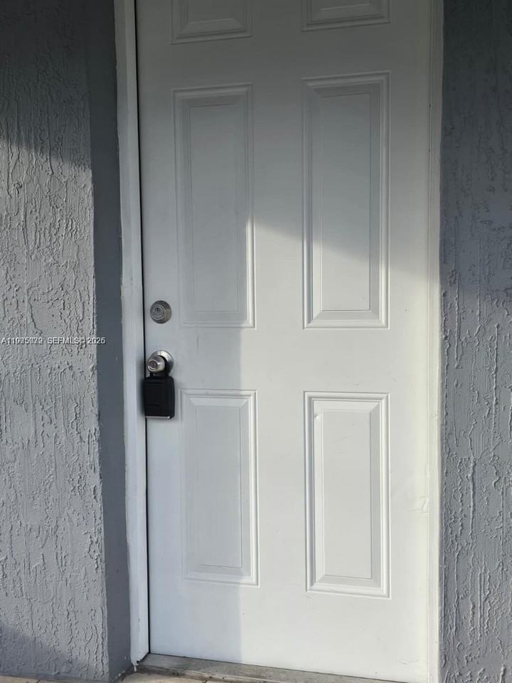 719 21st St - Photo 7 of 9