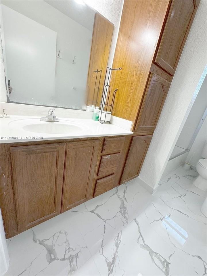 1858 Nw 1st Pl - Photo 3 of 11