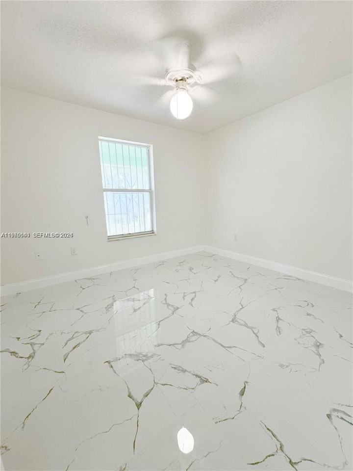 1858 Nw 1st Pl - Photo 4 of 11