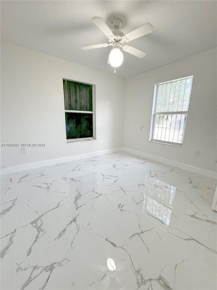 1858 Nw 1st Pl - Photo 6 of 11