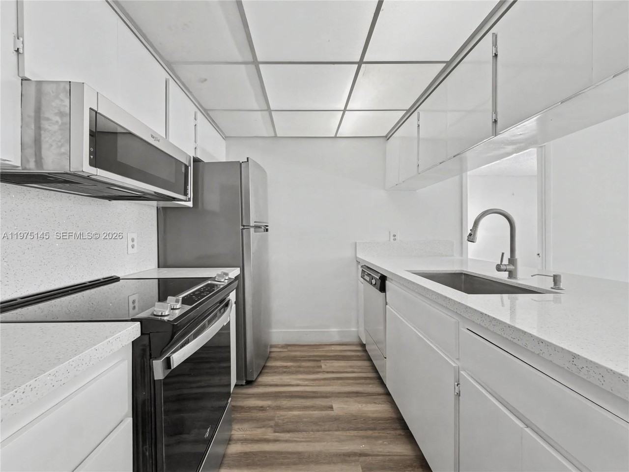 8120 Geneva Ct #453 - Photo 3 of 32