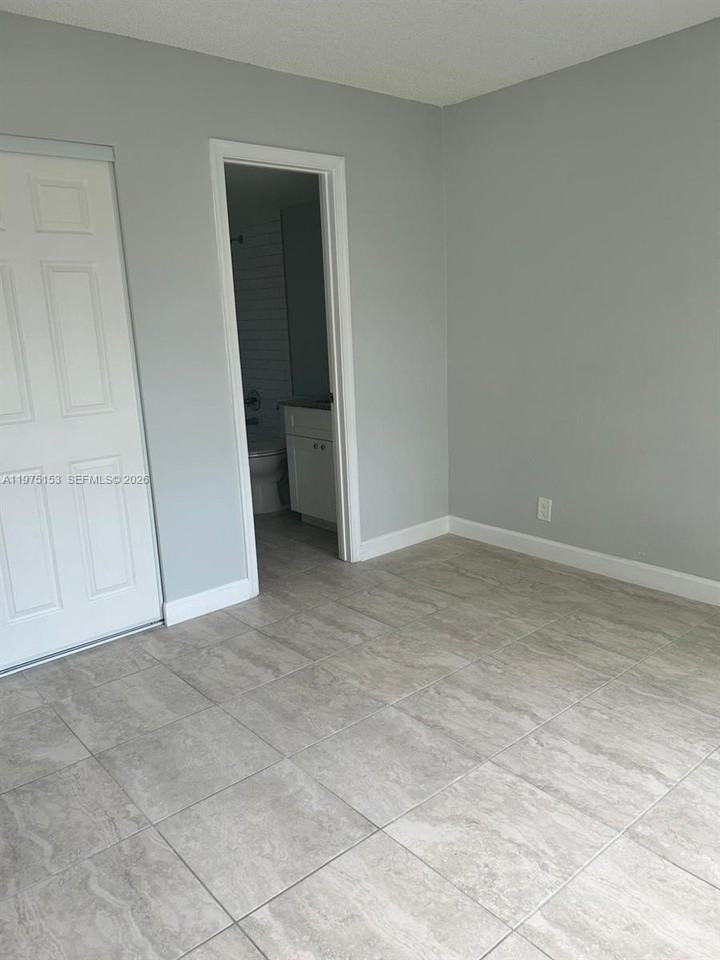 802 Twin Lakes Dr #17A - Photo 7 of 12