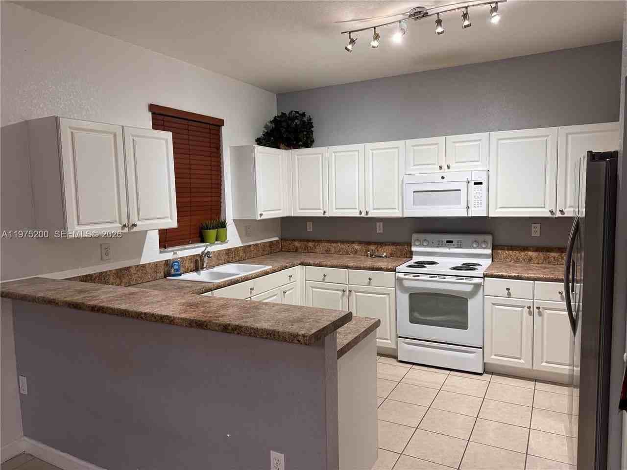 12821 Sw 135th St - Photo 3 of 12