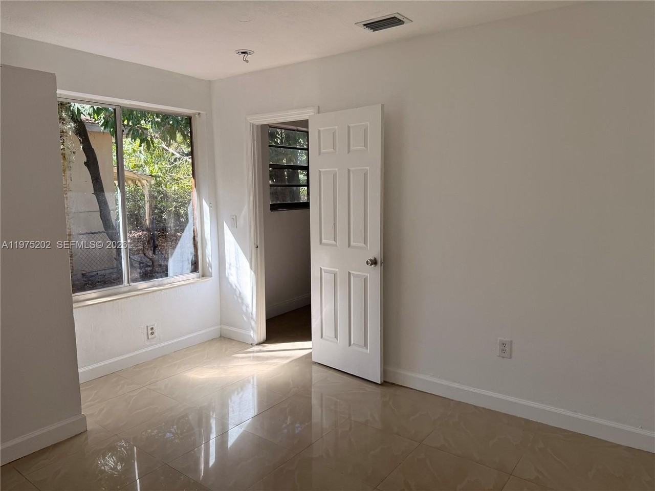 313 Ne 57th St #313 - Photo 3 of 13