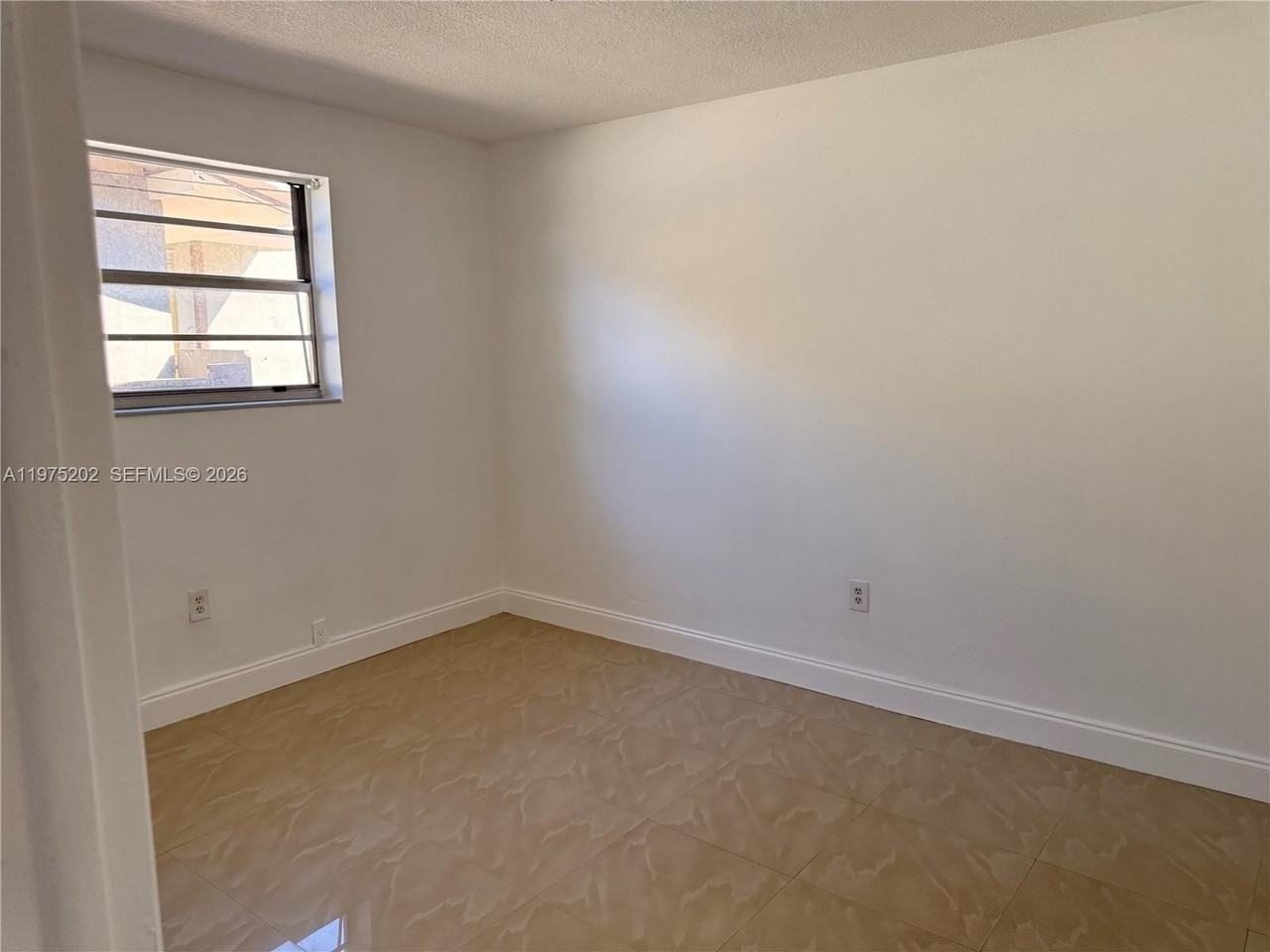 313 Ne 57th St #313 - Photo 4 of 13