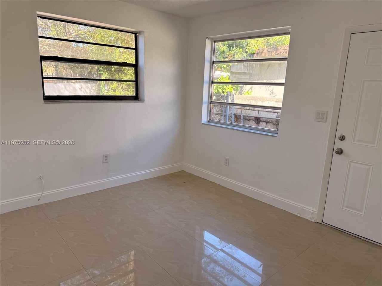 313 Ne 57th St #313 - Photo 5 of 13