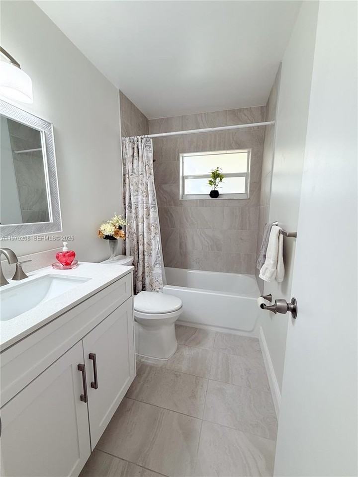 1619 N 29th Ct #0 - Photo 5 of 19