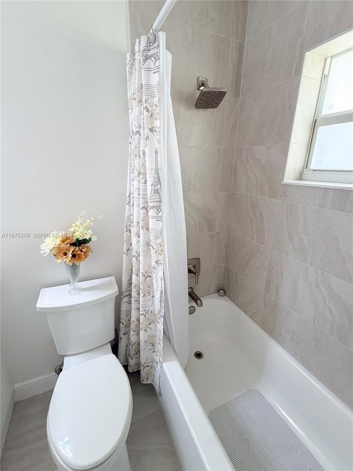 1619 N 29th Ct #0 - Photo 7 of 19