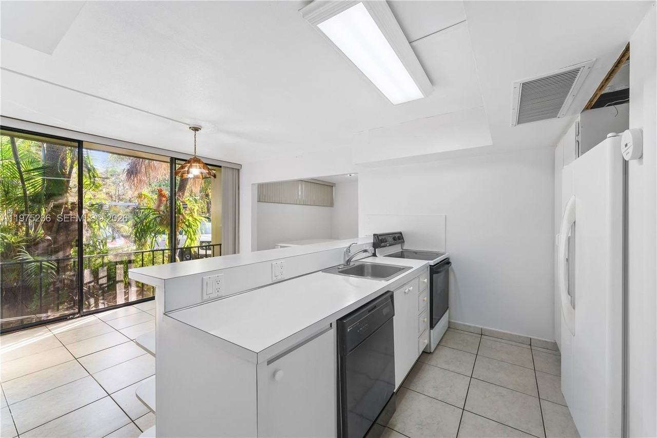 6436 Miami Lakes Dr E #6436 - Photo 3 of 19