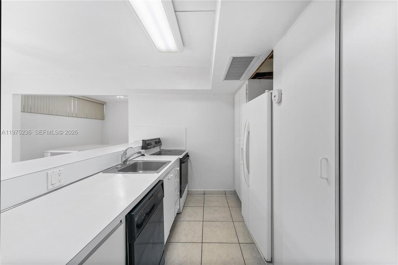 6436 Miami Lakes Dr E #6436 - Photo 4 of 19