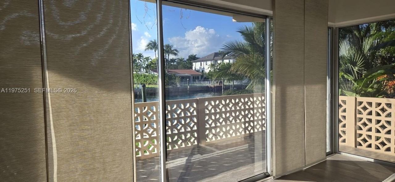 10110 W Bay Harbor Dr #2 - Photo 6 of 14