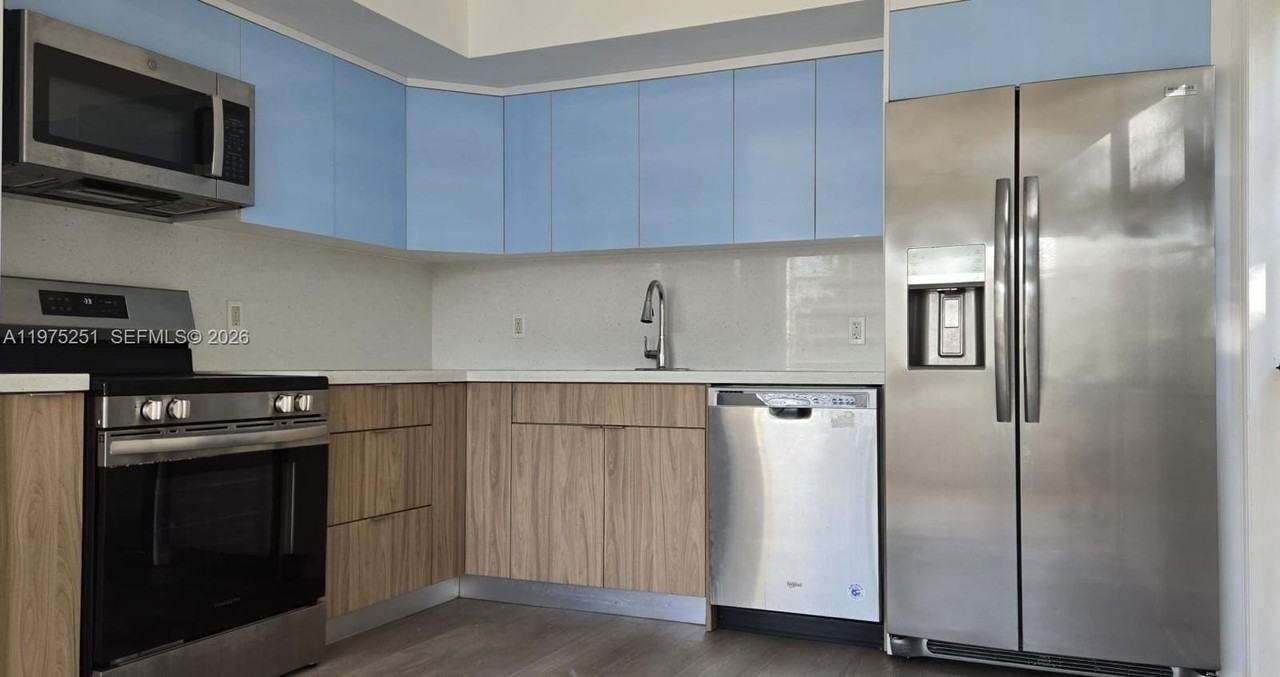 10110 W Bay Harbor Dr #2 - Photo 7 of 14