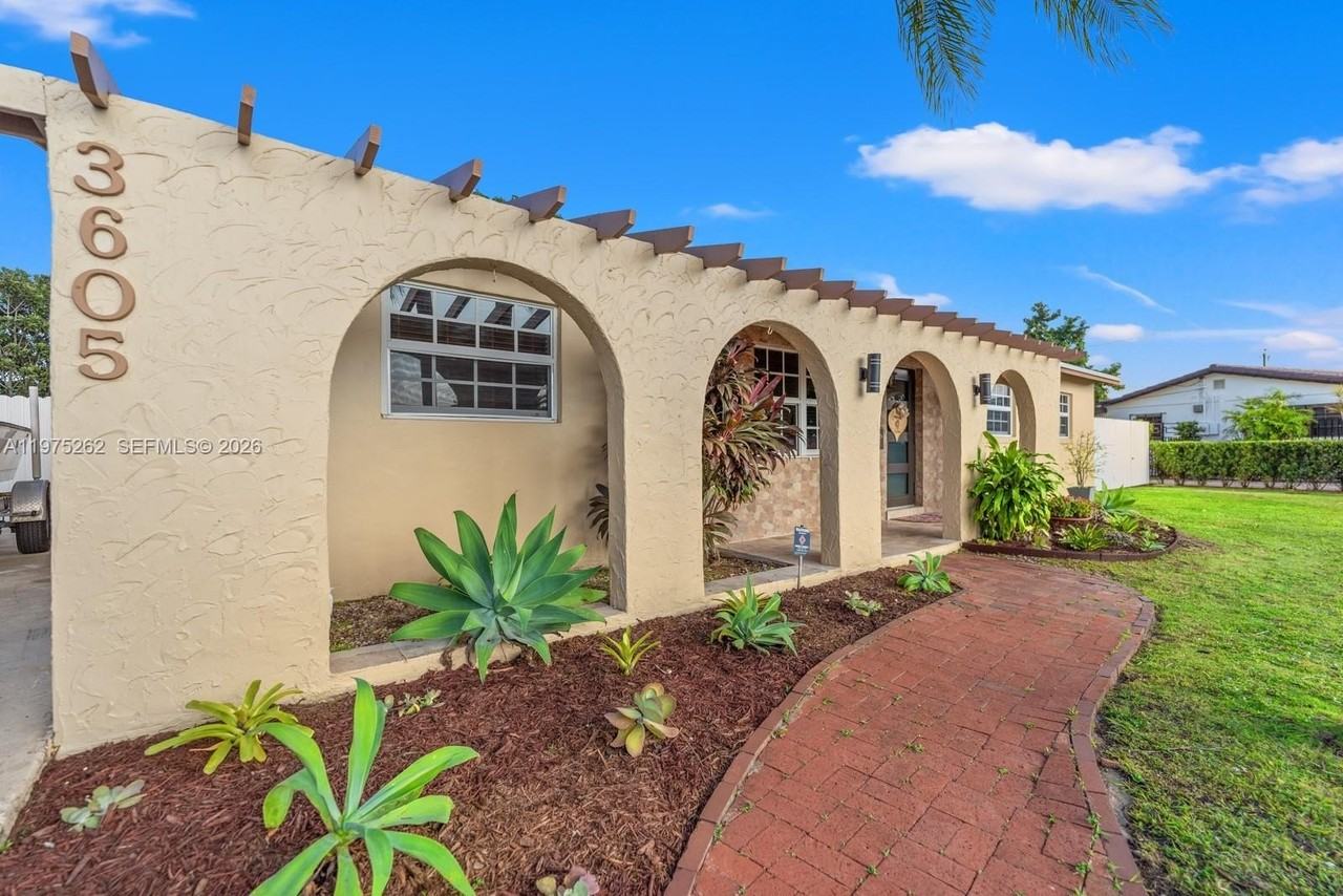 3605 Sw 122nd Pl #1 - Photo 2 of 50