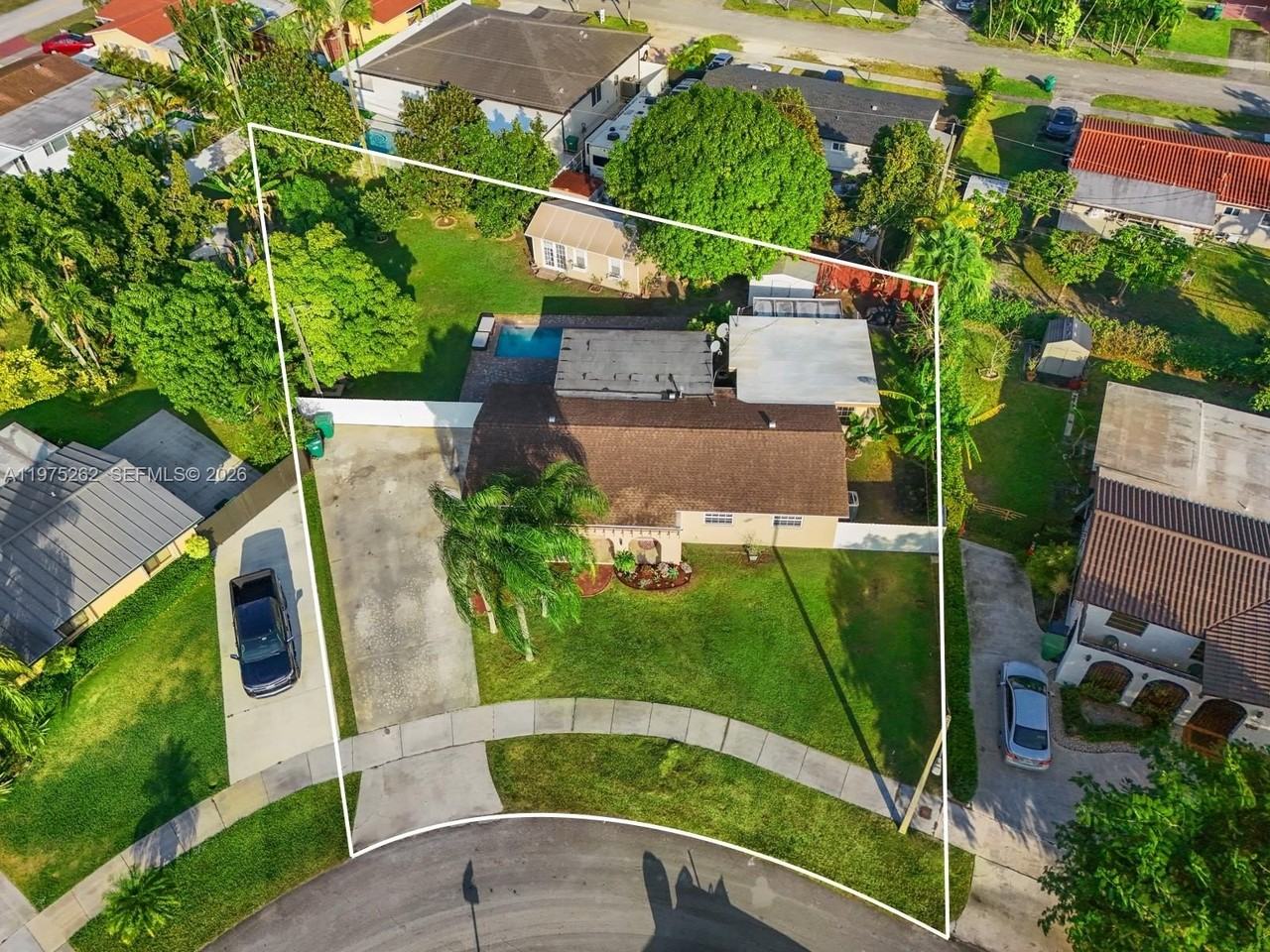 3605 Sw 122nd Pl #1 - Photo 3 of 50