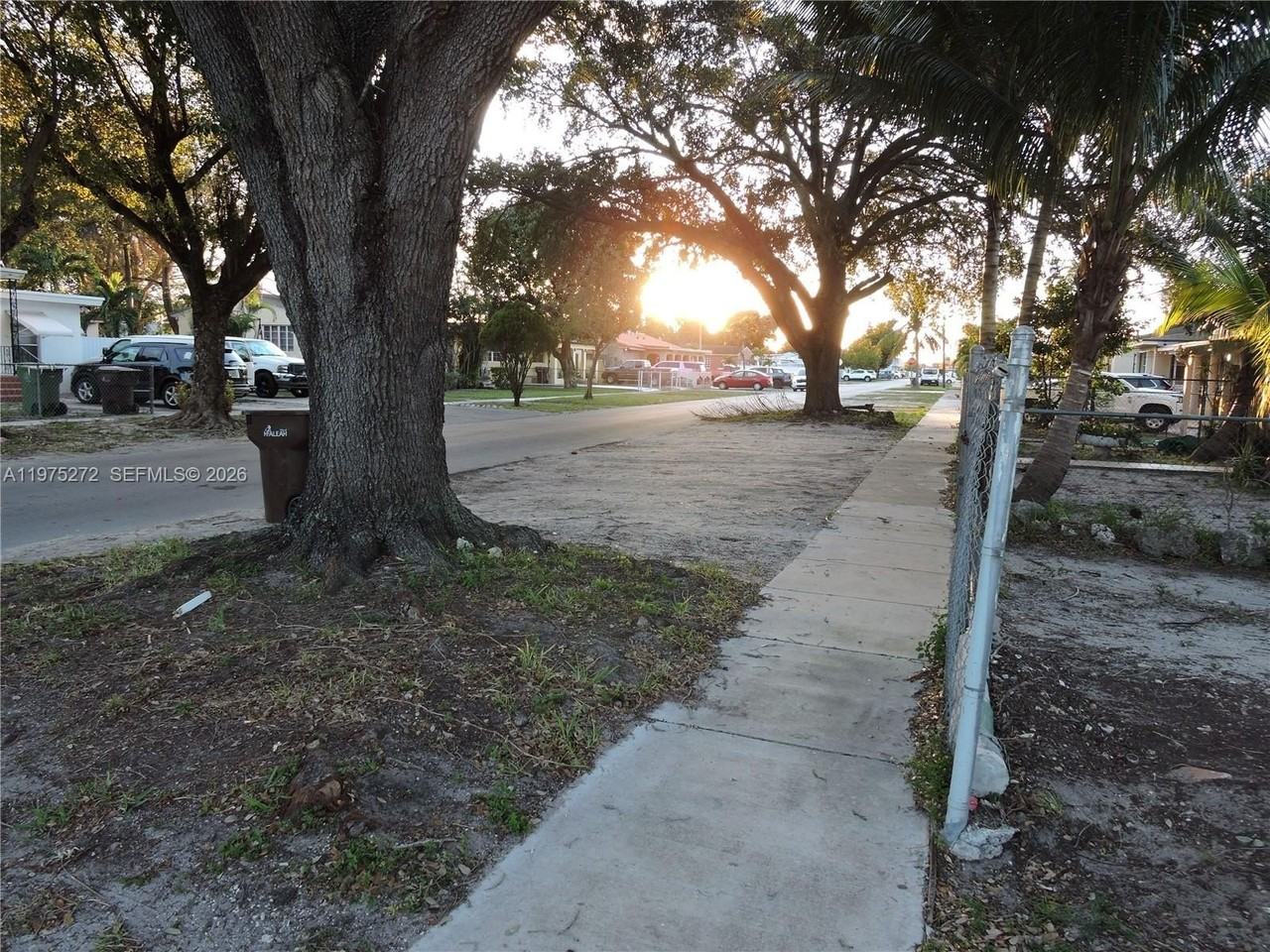 551 E 39th St - Photo 4 of 14