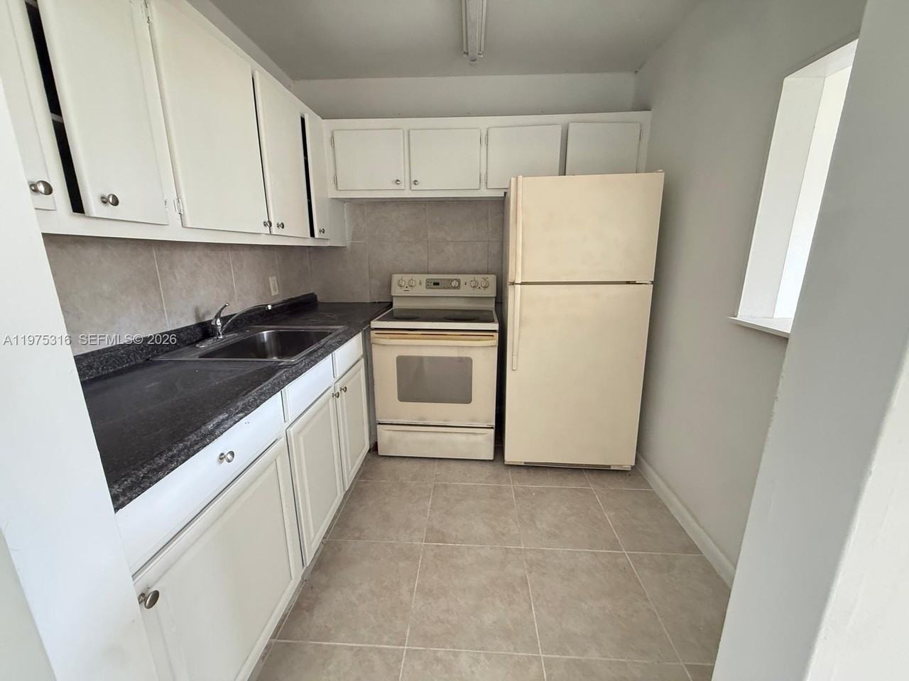 210 Canterbury J #210 - Photo 4 of 5