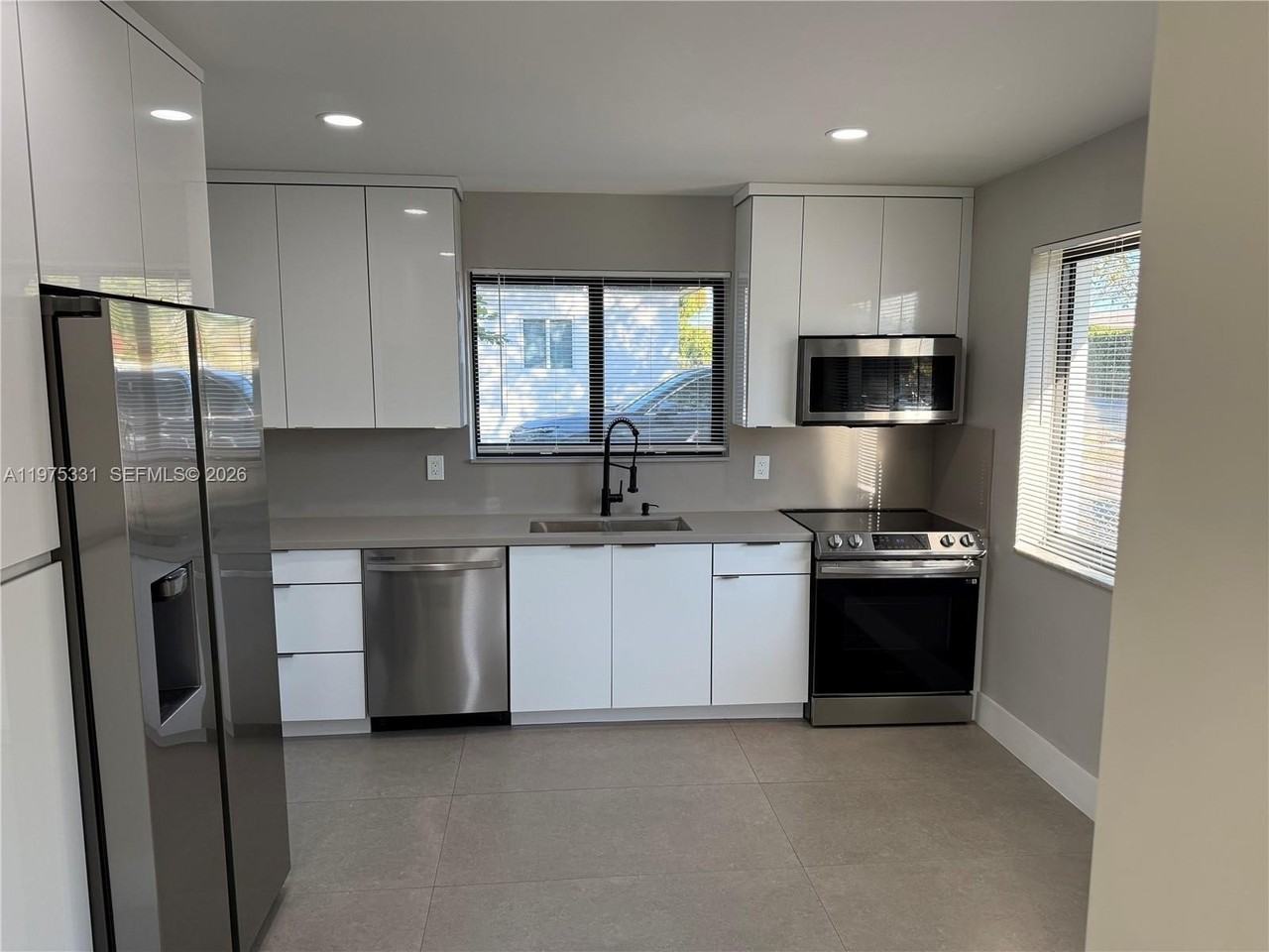 3275 Sw 27th St #3275 - Photo 5 of 17