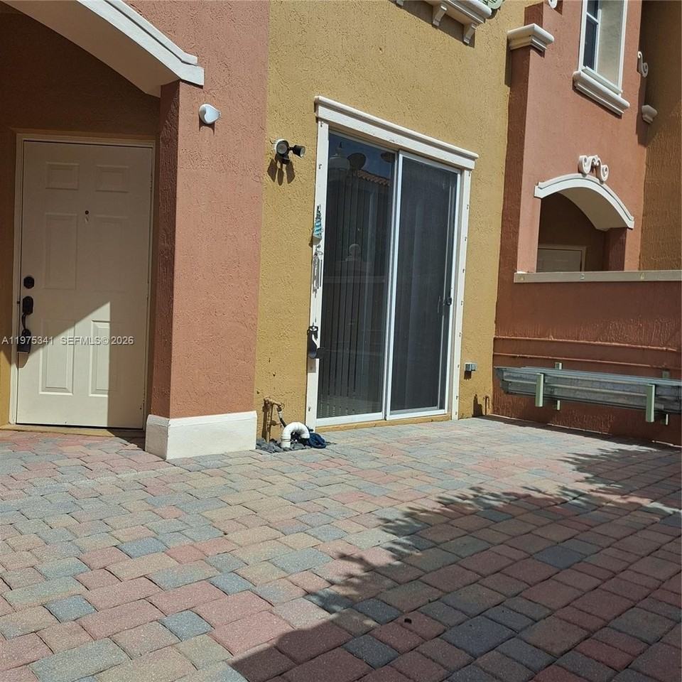 642 Sw 106th Ave #1514 - Photo 4 of 16