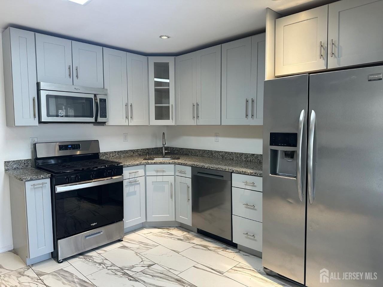 402 Rittenhouse Ct - Photo 2 of 28