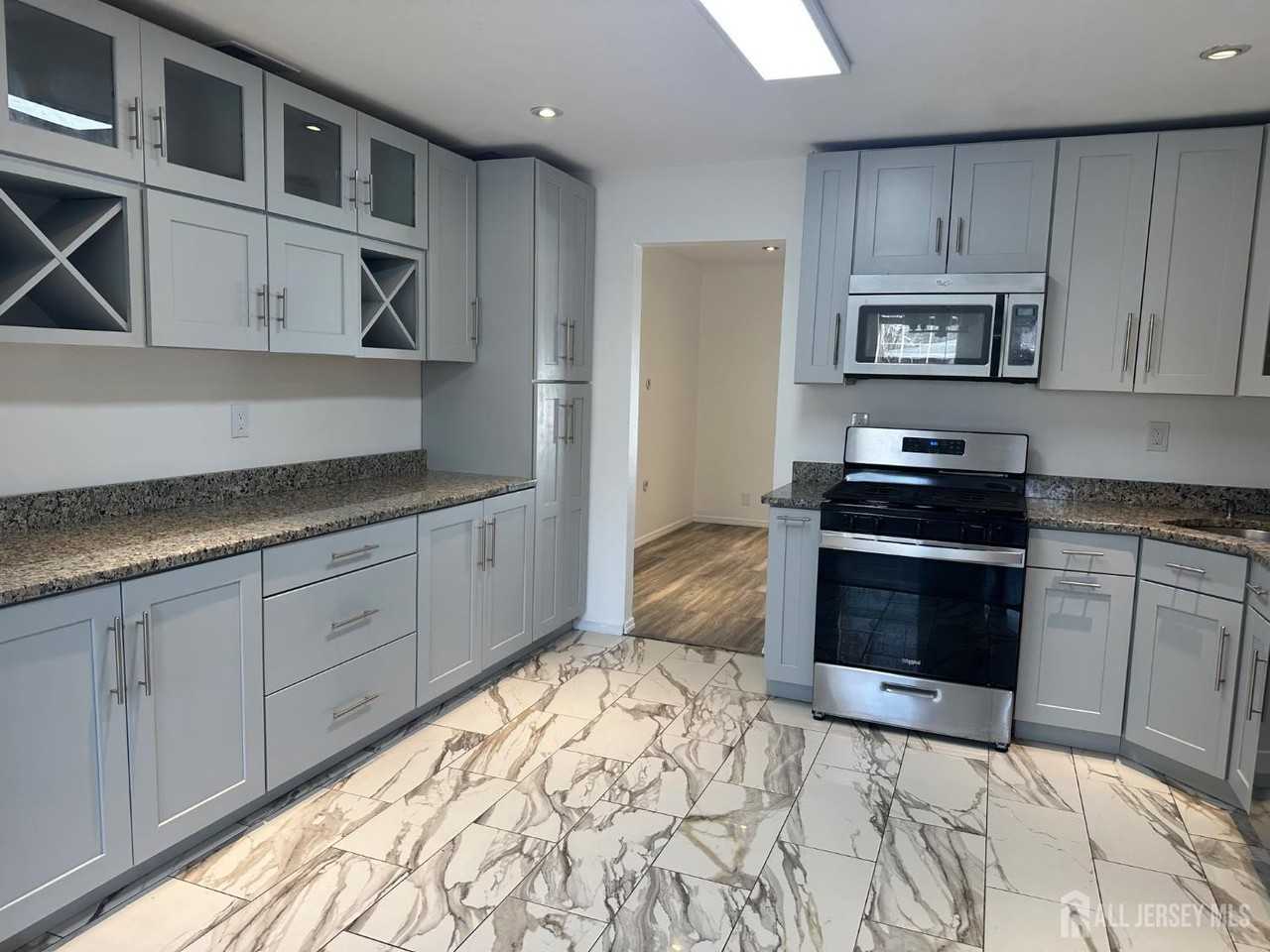 402 Rittenhouse Ct - Photo 5 of 28