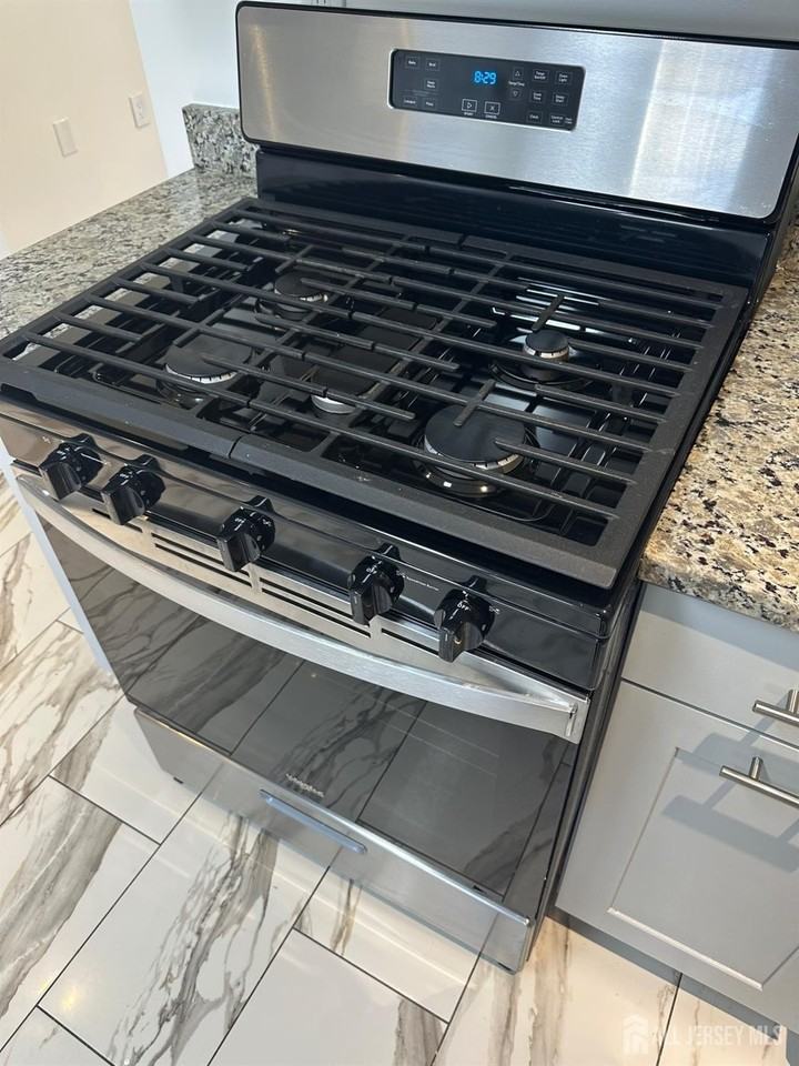 402 Rittenhouse Ct - Photo 7 of 28