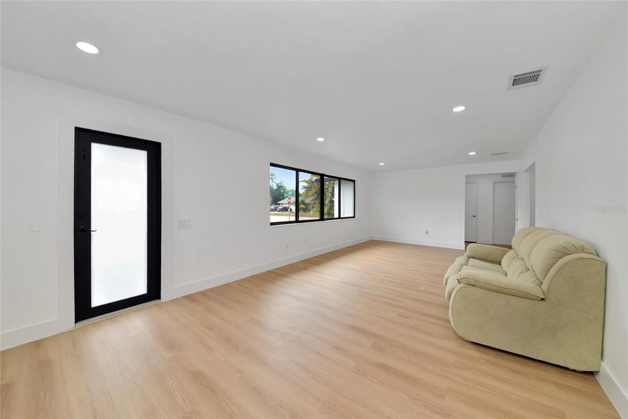 2239 Worrington St - Photo 3 of 27