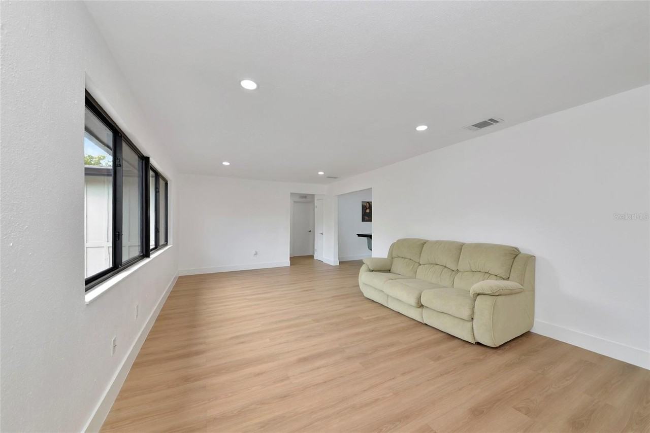 2239 Worrington St - Photo 4 of 27