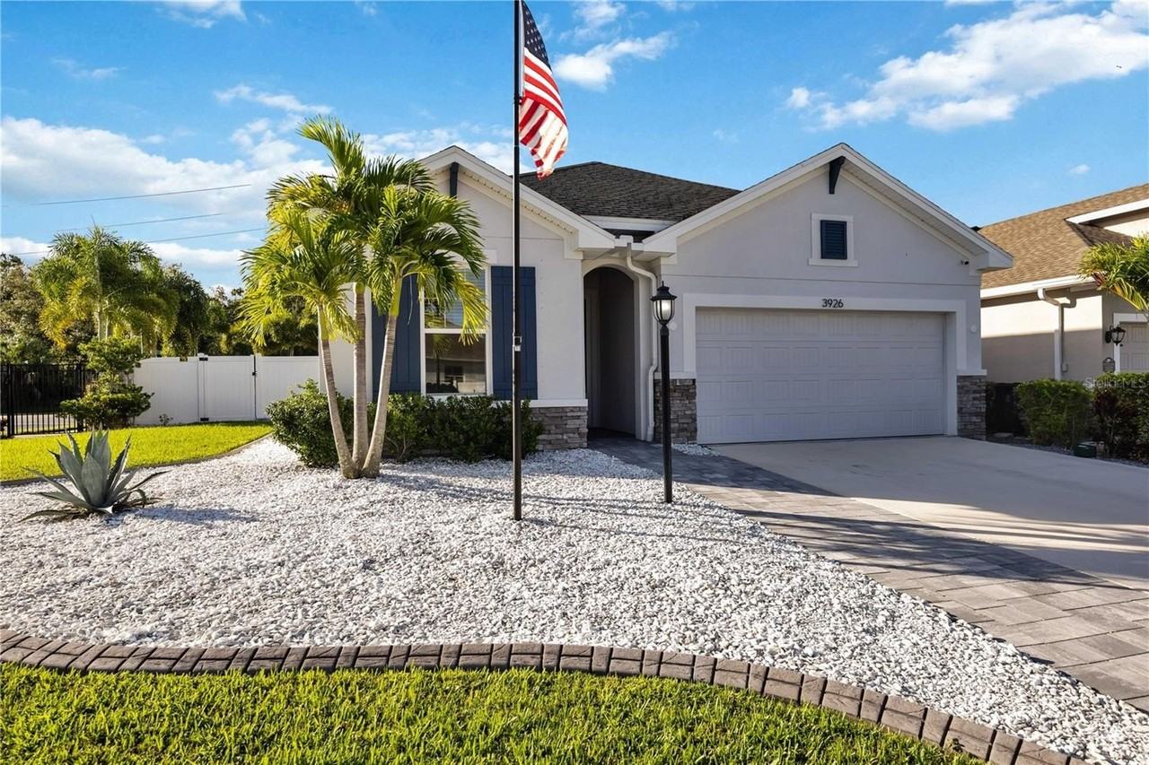 3926 Sunshine Pine Ave - Photo 4 of 50