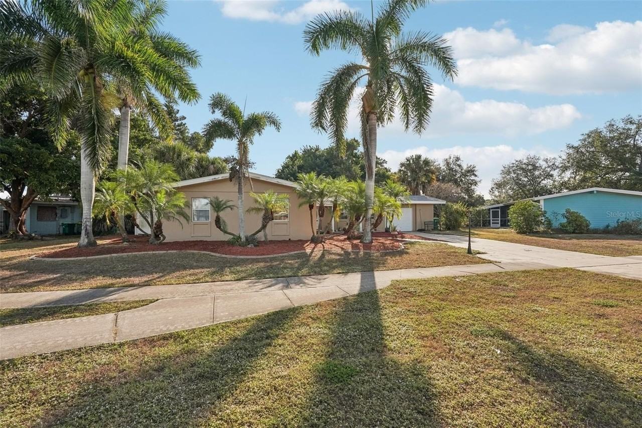 2356 Conway Blvd - Photo 2 of 30