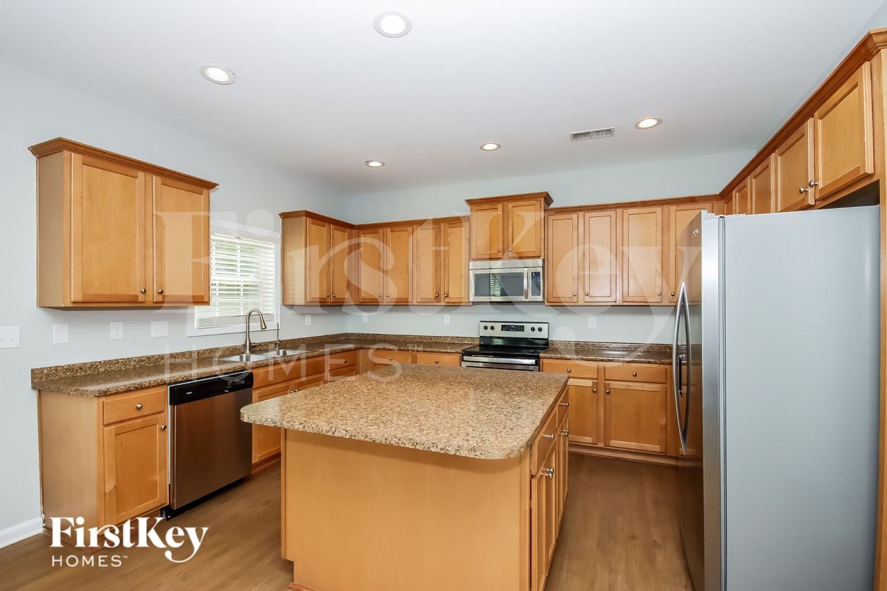 11818 Sidney Crest Ave - Photo 5 of 15