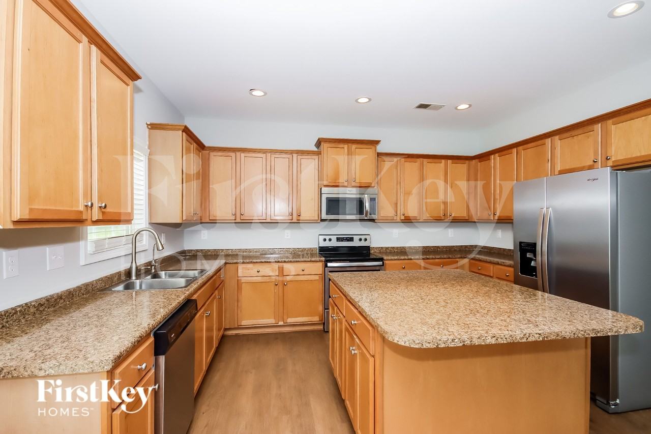 11818 Sidney Crest Ave - Photo 6 of 15