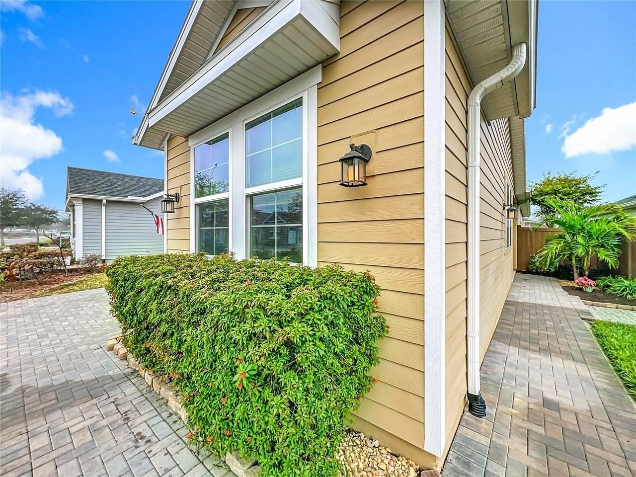 383 Alcove Dr - Photo 6 of 50