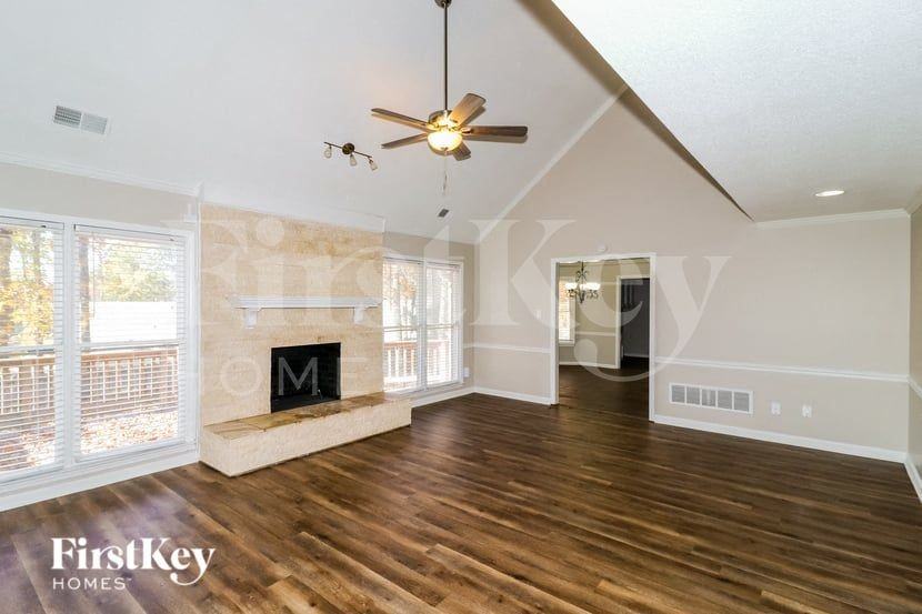 3857 Oak Forest Dr - Photo 3 of 15