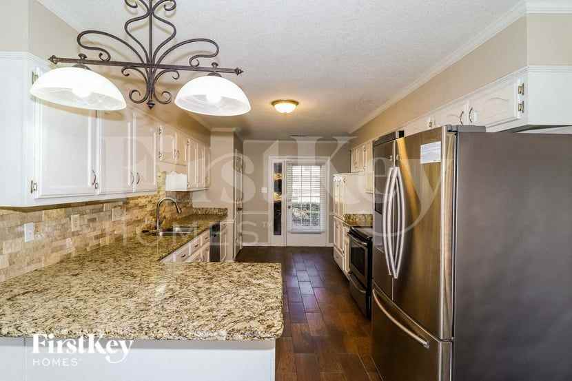 3857 Oak Forest Dr - Photo 6 of 15