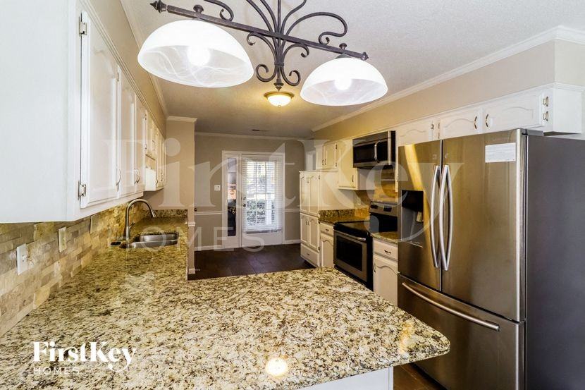 3857 Oak Forest Dr - Photo 7 of 15