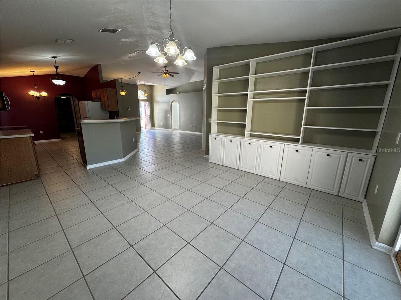 1043 Vanderbilt Dr - Photo 3 of 15