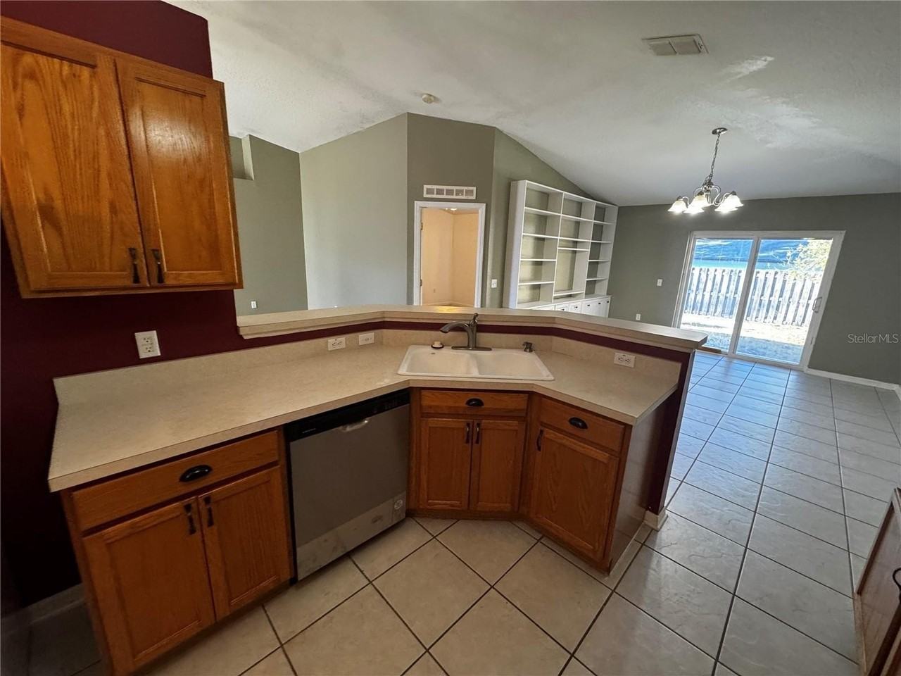 1043 Vanderbilt Dr - Photo 6 of 15