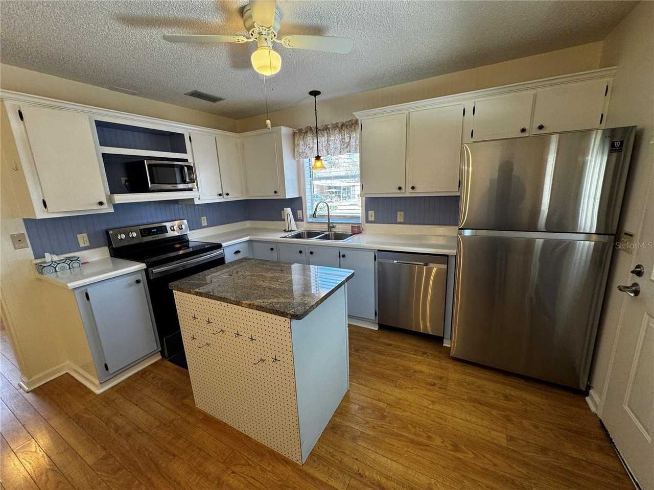 1218 Pompano Ln - Photo 4 of 12