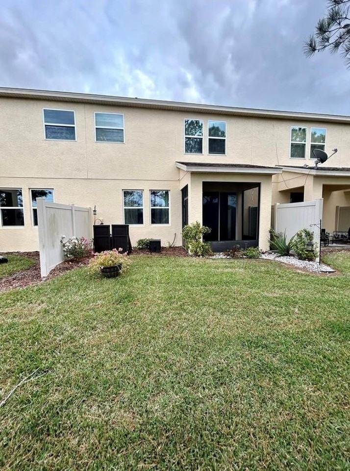 1262 Glenleigh Dr - Photo 2 of 15