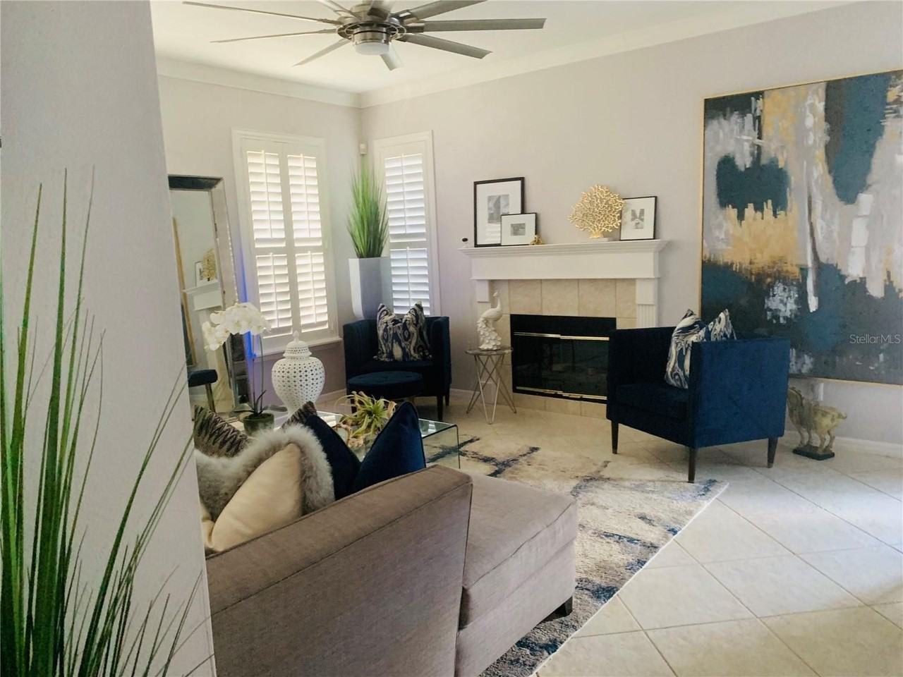 319 N Hampton Ave - Photo 2 of 16