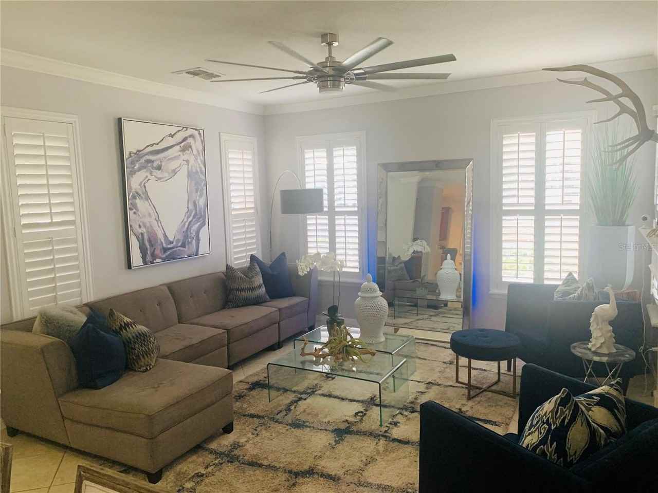 319 N Hampton Ave - Photo 3 of 16