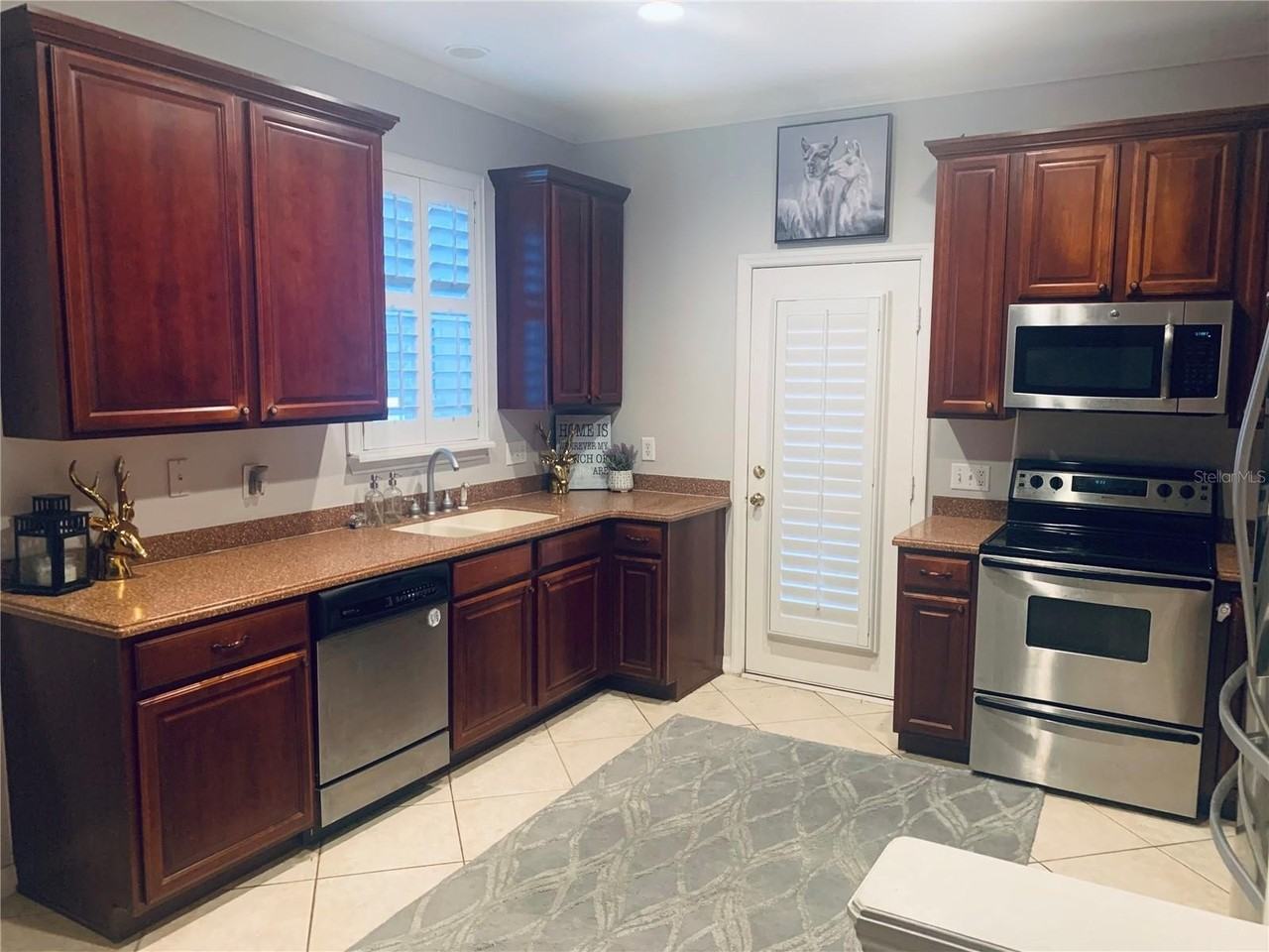 319 N Hampton Ave - Photo 6 of 16