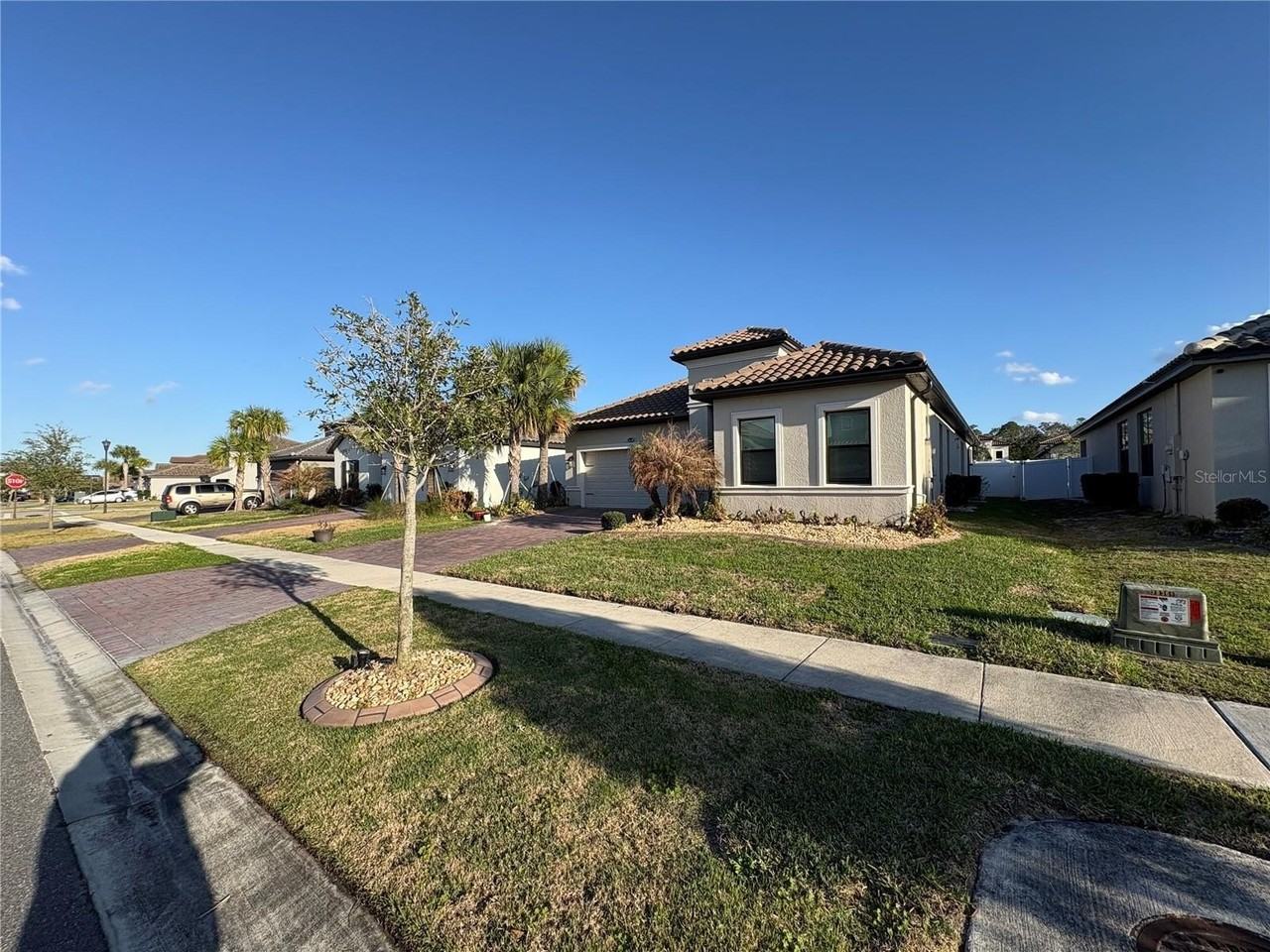 1710 Goblet Cove St - Photo 2 of 6