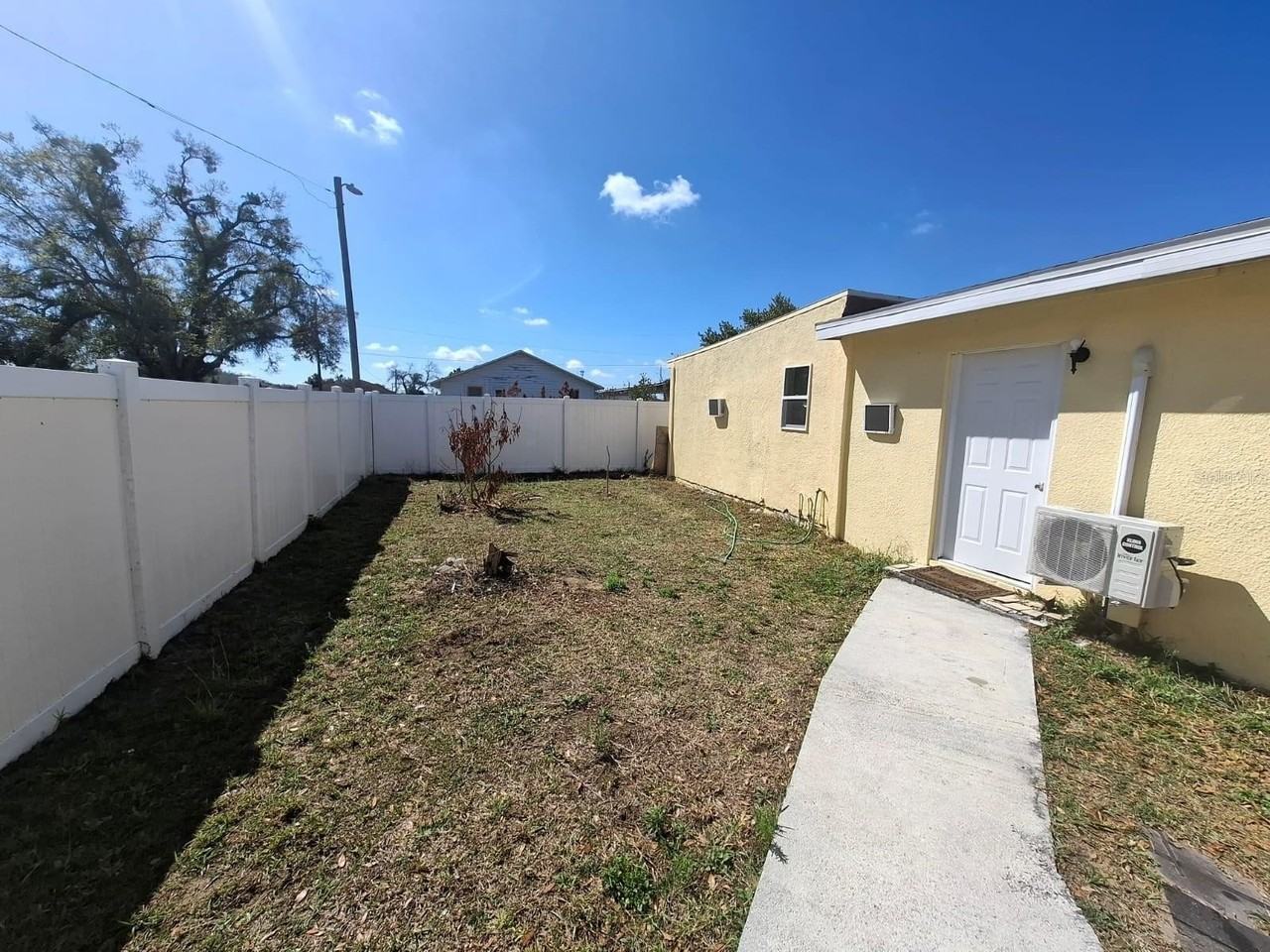 1205 Avenue I - Photo 2 of 9