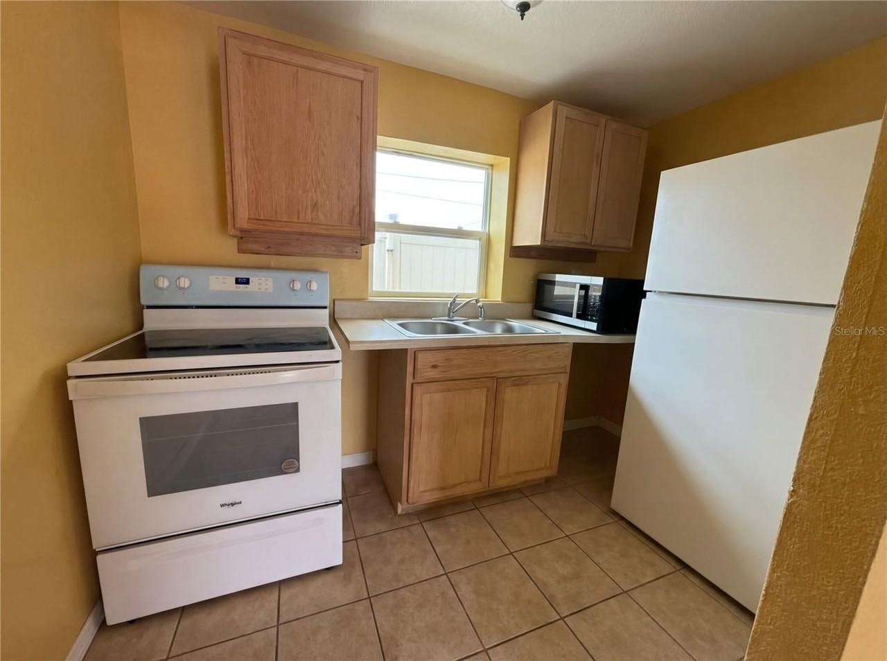 1205 Avenue I - Photo 3 of 9