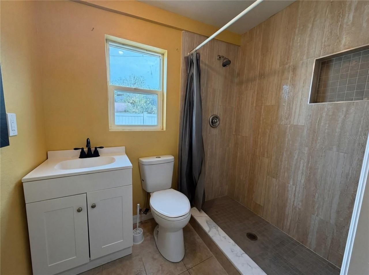 1205 Avenue I - Photo 5 of 9