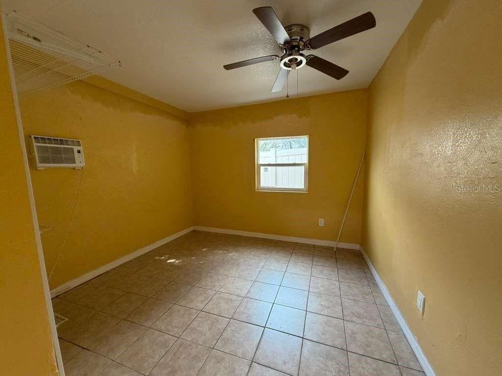 1205 Avenue I - Photo 6 of 9