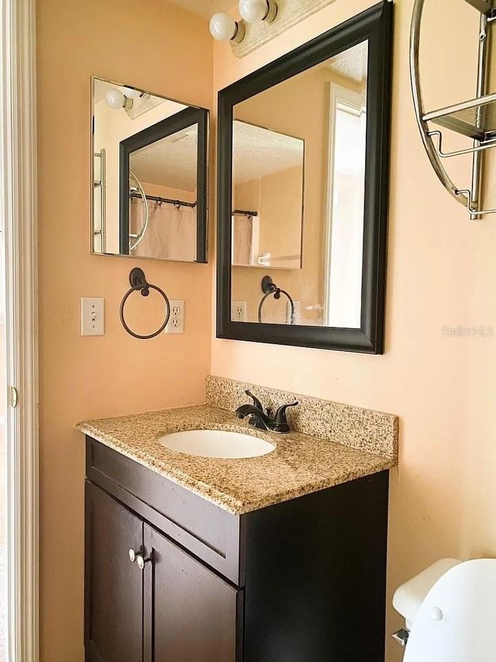 2805 E Washington St - Photo 6 of 16